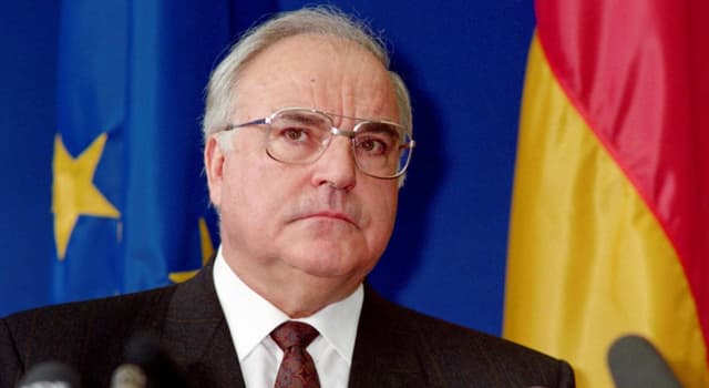 History Trivia Question: How many votes did Helmut Kohl get to become party chairman of the Christian Democratic Union (CDU) of Germany?