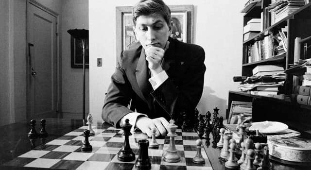 History Trivia Question: In which year did the 1972 World Chess Champion Robert James Fischer gain Icelandic citizenship?