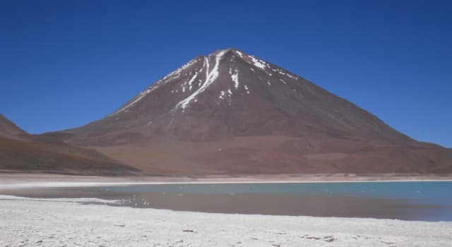 Geografía Pregunta Trivia: ¿Cómo se llama el volcán que está en la frontera entre Bolivia y Chile?