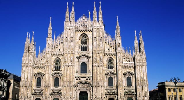 Cultura Pregunta Trivia: ¿A quién representa la estatua dorada que se halla en el punto más alto de la catedral de Milán?