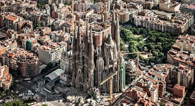 Historia Pregunta Trivia: ¿En qué año se inició la construcción del Templo Expiatorio de  la Sagrada Familia (Barcelona)?