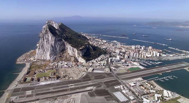 Geografía Pregunta Trivia: ¿A qué país pertenece el peñón de Gibraltar que se muestra en esta imagen?