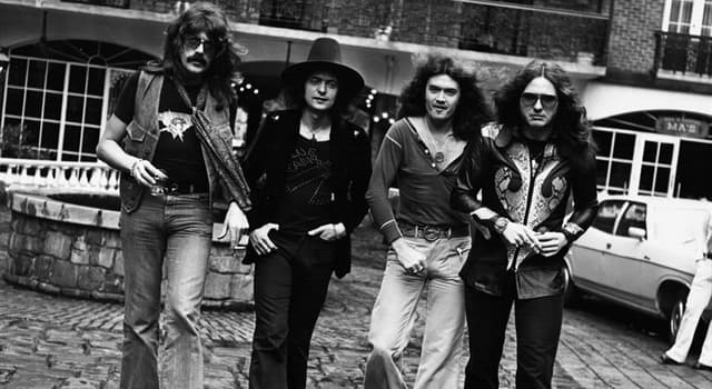 Cultura Domande: La canzone dei Deep Purple "Smoke on the Water" dice "We all came out to Montreux" dov'è Montreux?