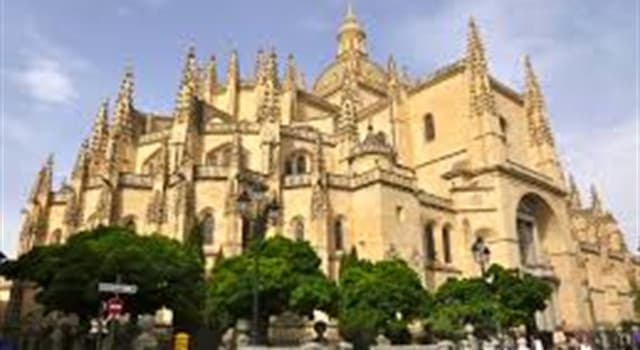 Cultura Pregunta Trivia: ¿En qué ciudad española se encuentra "la dama de las catedrales" mostrada en la imagen?