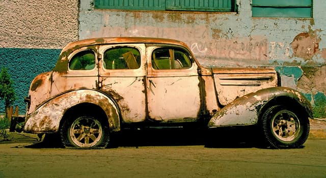 Culture Question: Quel terme se rapporte à "une vieille voiture, d'un fonctionnement défectueux" ?