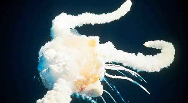 Historia Pregunta Trivia: ¿Cuál fue la única parte del transbordador Challenger que permaneció relativamente intacta antes del momento de impactar contra el Océano?