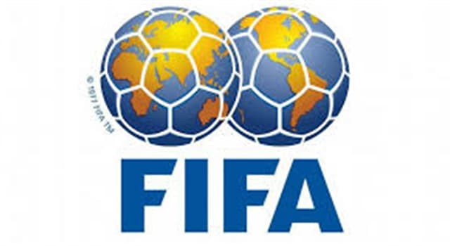 Deporte Pregunta Trivia: ¿Cuál de las siguientes medidas no coincide con lo indicado en el reglamento de fútbol profesional en vigor para partidos internacionales?