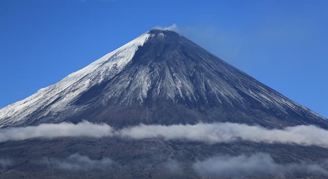 Geografía Pregunta Trivia: ¿Entre qué países se encuentra el Llullaillaco, considerado el volcán sagrado de los Incas?