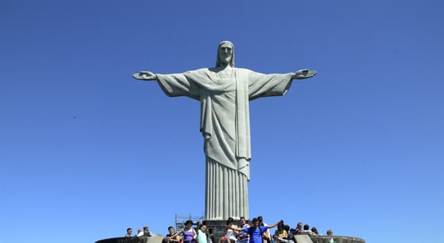 Geographie Wissensfrage: In welcher Stadt steht die imposante Statue 'Christus der Erlöser'?