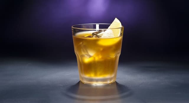 Sociedad Pregunta Trivia: ¿Qué necesitas mezclar con Drambuie para preparar un cóctel Rusty Nail o clavo oxidado?