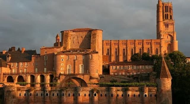 Culture Trivia Question: The largest red brick cathedral in the world is in which town in southern France?