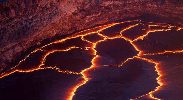 Наука Запитання-цікавинка: Яку назву носить розплавлена порода до виверження вулкана?