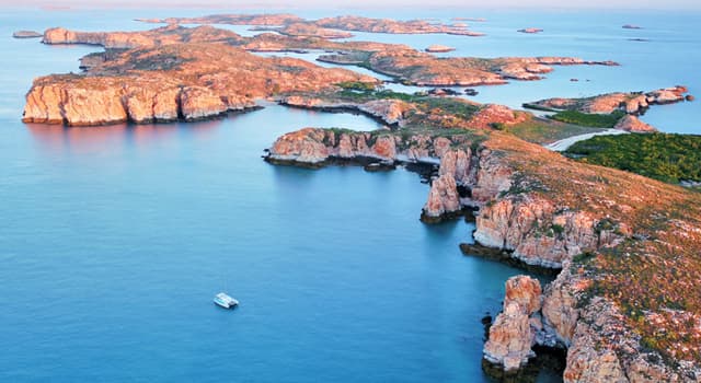 Geografia Domande: Dove si trovano le isole costiere dell'Arcipelago Buccaneer?