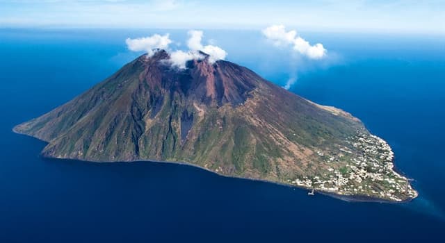 Geografía Pregunta Trivia: ¿Qué volcán activo en Italia tiene una altura mayor a 3.000 metros sobre el nivel del mar?
