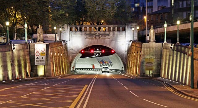 Aardrijkskunde Trivia Vraag: Welke autotunnel onder de rivier de Mersey verbindt Liverpool met Birkenhead?