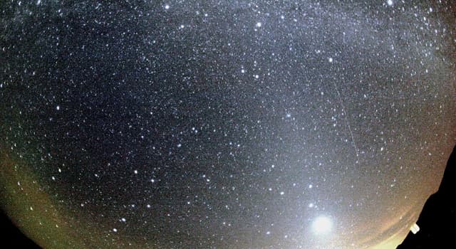 Science Question: Quelle comète la plus célèbre revient tous les 76 ans ?