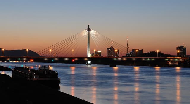 Aardrijkskunde Trivia Vraag: Waar mondt de rivier de Donau in uit?