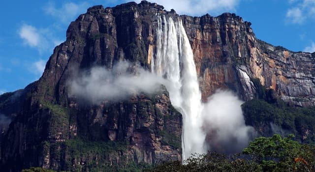 Géographie Question: Dans quel pays se trouve le Salto Ángel, la plus haute chute d'eau du monde ?