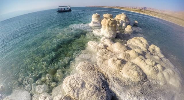 Aardrijkskunde Trivia Vraag: De Dode Zee, het laagste punt in Azië, ligt hoeveel meter onder de zeespiegel?