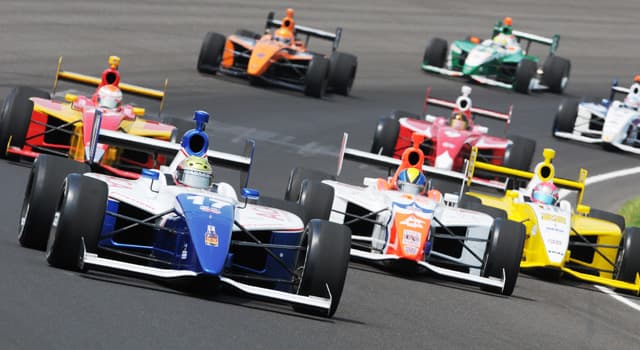 Sport Trivia Vraag: Hoeveel coureurs zijn er tot 2017 tijdens het racen op de Indianapolis Motor Speedway gestorven?