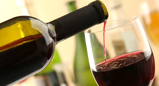 Cultura Domande: Qual è il paese europeo che ha la percentuale di vino bevuto a persona più alta?