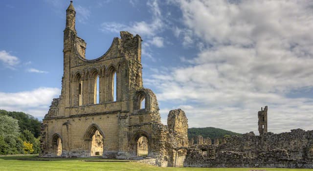 Cronologia Domande: I resti di Byland Abbey, fondata nel XII secolo, si trovanoin quale Parco Nazionale inglese?