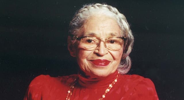 Società Domande: Chi fu denunciato nel 1999 da Rosa Parks per aver usato il suo nome come titolo di una canzone?