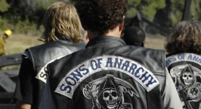 Movies & TV Trivia Question: In the television series 'Sons of Anarchy' which actor played the role of Clay Morrow?