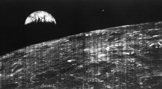 Cronologia Domande: Quale fu l'ultimo compito di Neil Armstrong prima di lasciare la Luna nella missione Apollo 11?