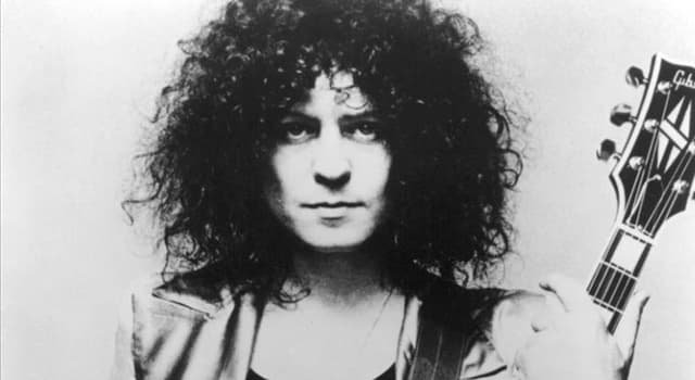 文化 小問題：70年代魅力十足的搖滾歌手馬克·博蘭（Marc Bolan）是怎麼去世的？