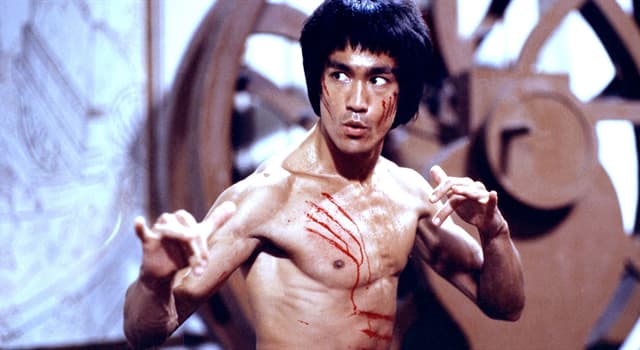 Films et télé Question: Avec qui Bruce Lee était-il censé manger le jour de son décès brutal ?