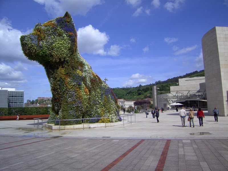 Cultura Pregunta Trivia: ¿Cómo se llama la escultura que se muestra en la imagen? Representa a un perro,  al que  se lo ha definido como "el más grande del mundo".