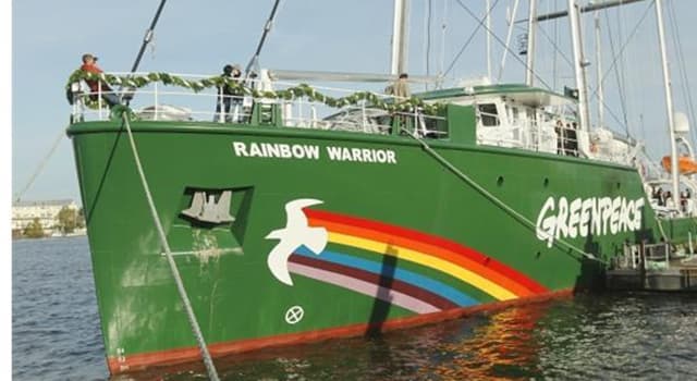 Histoire Question: Dans quel port le Rainbow Warrior de Greenpeace a-t-il explosé en 1985 ?