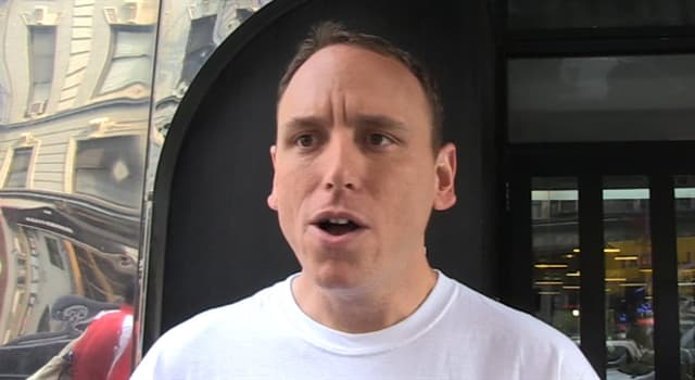 Sport Trivia Vraag: Eet-atleet Joey Chestnut is bekend vanwege het eten van wat?