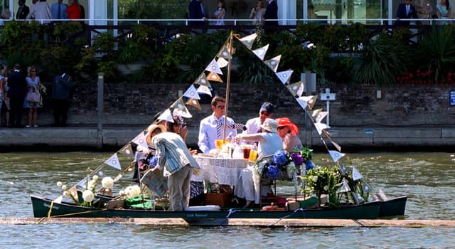 文化 小問題：每年七月的亨利皇家賽船會（Henley Royal Regatta）在英國的哪條河流上舉辦？