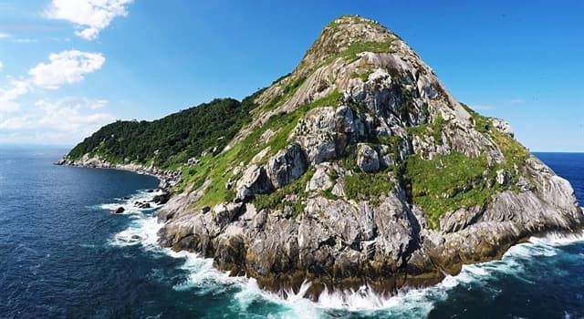 Aardrijkskunde Trivia Vraag: Hoe wordt het eiland 'Ilha da Queimada Grande' ook wel genoemd?