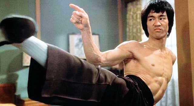 Films & TV Trivia Vraag: Hoeveel spiegels werden er ongeveer gebruikt aan het einde van de film "Enter the Dragon"?