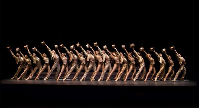 Культура Запитання-цікавинка: Як називають основну частину балетної трупи, артистів, які виконують масові танцювальні номери?