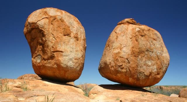Geografia Domande: La formazione di rocce conosciuta come "I marmi del Diavolo" è tipica di quale Paese?