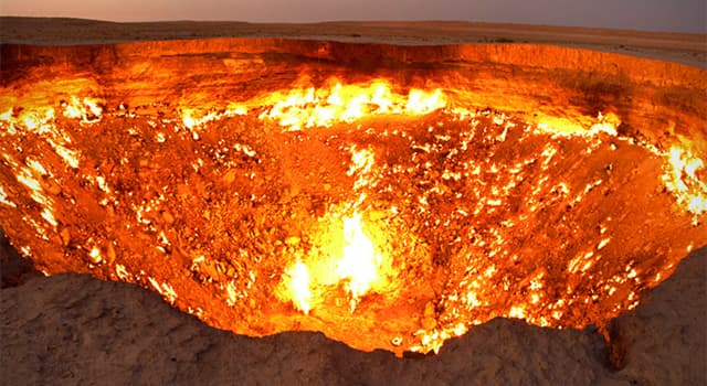 Geografia Domande: Qual è la spiegazione più comune della formazione de "La porta dell'inferno" in Turkmenistan?