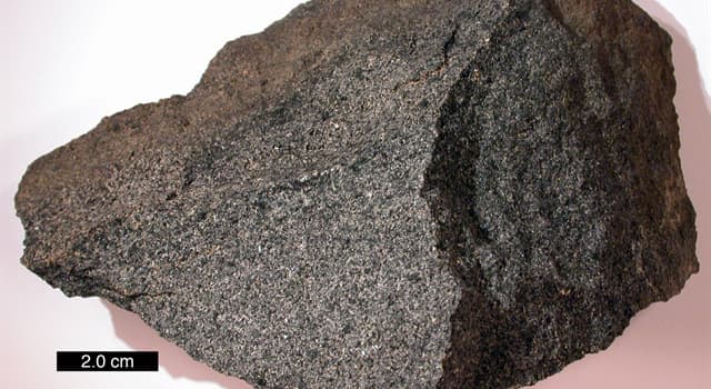 Scienza Domande: Quale tipo di roccia deriva dal raffreddamento della lava o del magma?
