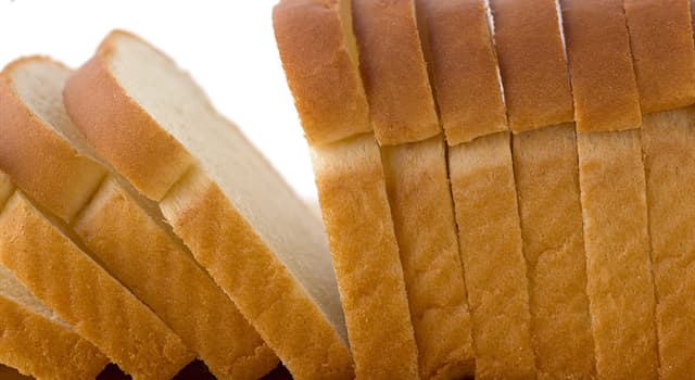 Société Question: Quand a été vendue la première machine capable de couper et d'emballer une miche de pain ?