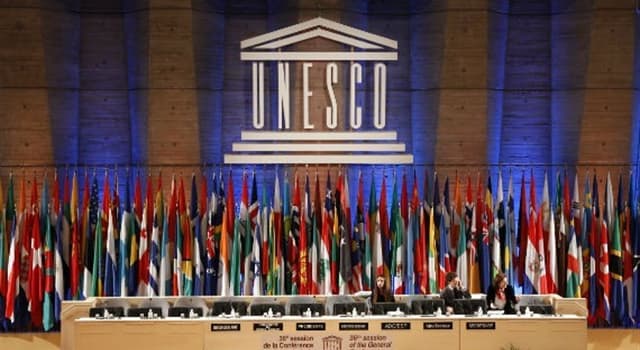 Société Question: Que signifie le "E" à l'UNESCO ?
