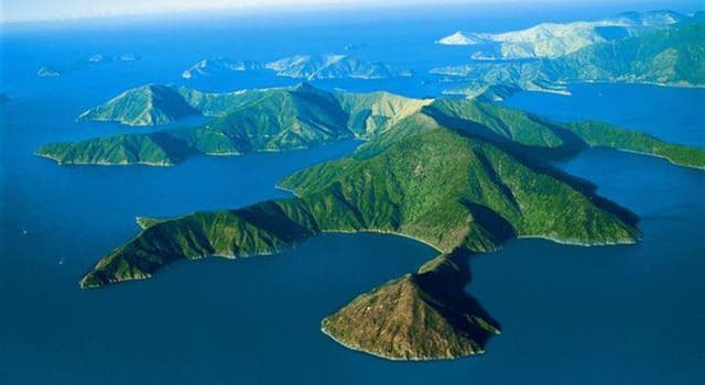 Géographie Question: Quel pays est un archipel d'environ 7 600 îles dans le Pacifique occidental ?