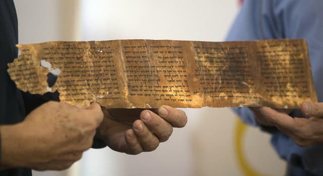 Culture Question: Sous quel nom les manuscrits de Qumran sont-ils également connus ?