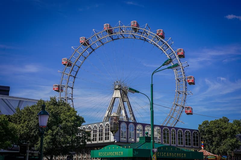 История Вопрос: В каком году было построено венское колесо обозрения "Wiener Riesenrad", с 1920 по 1985 годы являвшееся самым большим (по высоте) колесом обозрения в мире?