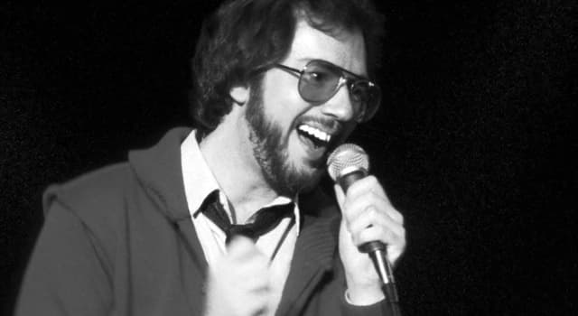 Cultuur Trivia Vraag: Welk drankje kwam voor in een liedje waarmee Rupert Holmes in 1980 in Nederland een hit had?