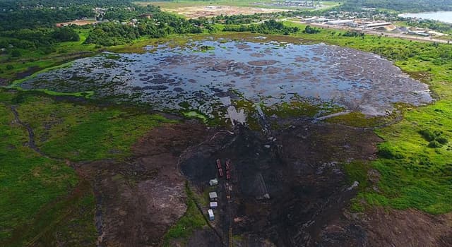 地理 小問題：世界上最大的瀝青湖在哪裡?