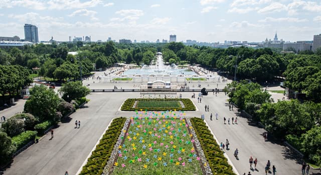 地理 小問題：始建於1928年的高爾基公園原為遊樂園，它位於哪個國家的首都？