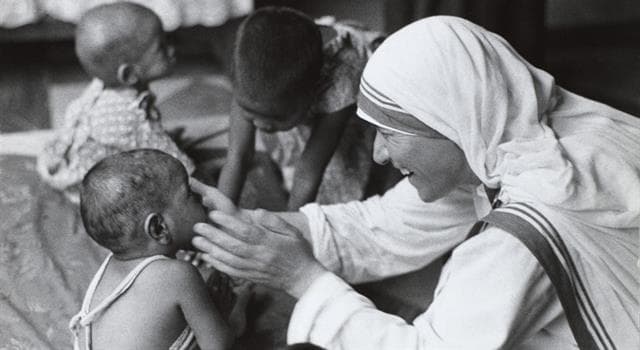 Società Domande: A quale città indiana è associata la figura di Madre Teresa?